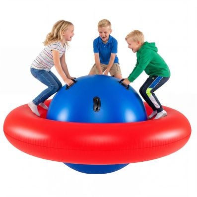 Kinder spielen auf der aufblasbaren Kuppelwippe in Raumschiffform, ideal für kreatives Hüpfen und Klettern.