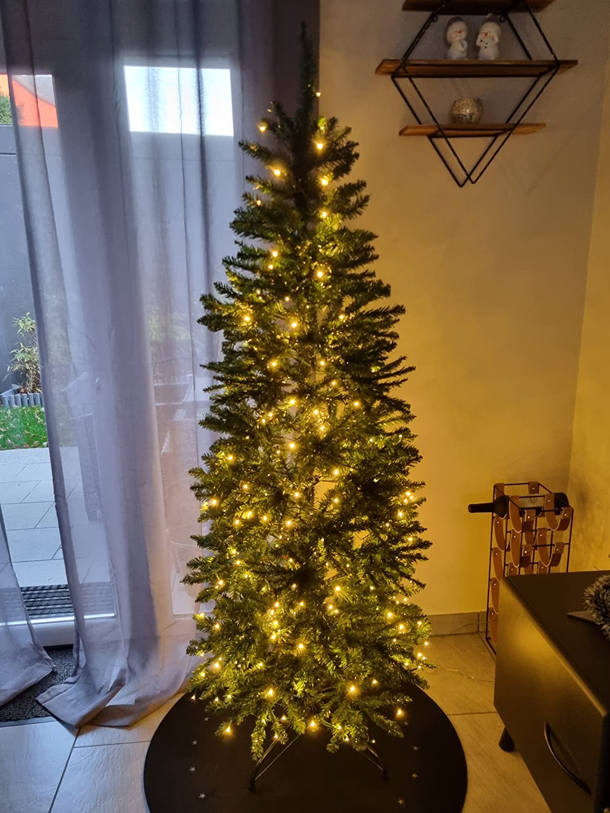 180 cm schmaler Weihnachtsbaum mit warmweien LEDs, knstlichen Nadeln  faltbar mit Metallstnder Grn - Costway